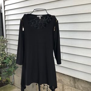 Black gold shoulder zippered top